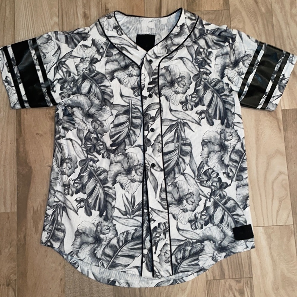 ON THE BYAS Floral Jersey